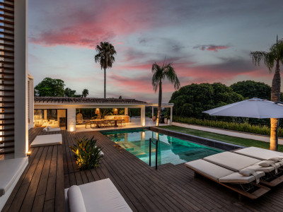 Villa for sale in Nueva Andalucia