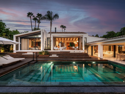 Villa for sale in Nueva Andalucia