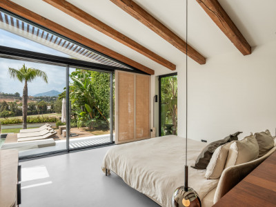 Villa for sale in Nueva Andalucia