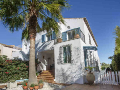 Villa Pareada en venta en Guadalmina Baja, San Pedro de Alcantara