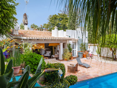 Villa for sale in Nueva Andalucia