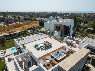 Villa en venta en Lomas del Virrey, Marbella Golden Mile