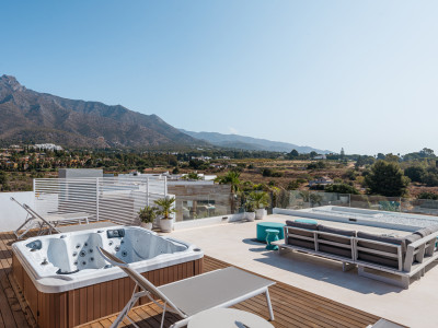 Villa en venta en Lomas del Virrey, Marbella Golden Mile