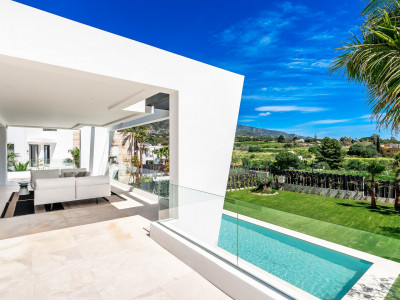 Villa zum Verkauf in Lomas del Virrey, Marbella Goldene Meile