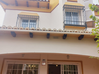 Maison de Ville à vendre à Azalea Beach, Marbella - Puerto Banus