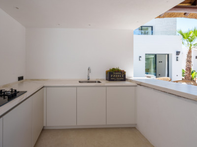 Villa for sale in Las Brisas, Nueva Andalucia