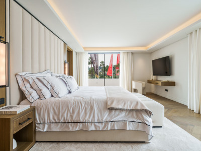 Villa for sale in Las Brisas, Nueva Andalucia