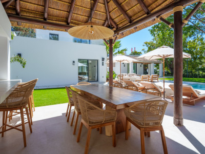 Villa for sale in Las Brisas, Nueva Andalucia