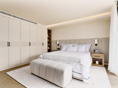 Villa for sale in Las Brisas, Nueva Andalucia