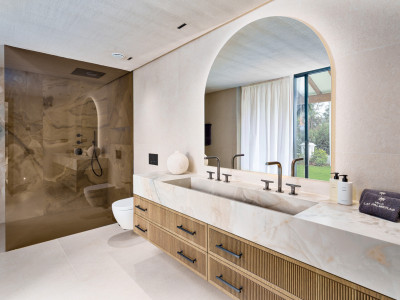 Villa for sale in Las Brisas, Nueva Andalucia