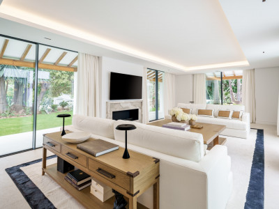 Villa for sale in Las Brisas, Nueva Andalucia