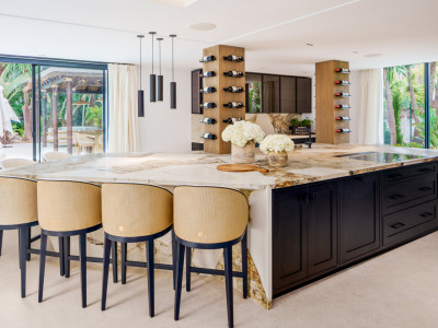 Villa for sale in Las Brisas, Nueva Andalucia