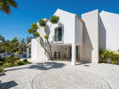 Villa for sale in Las Brisas, Nueva Andalucia