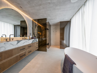 Villa for sale in Las Brisas, Nueva Andalucia