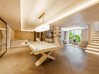 Villa for sale in Las Brisas, Nueva Andalucia