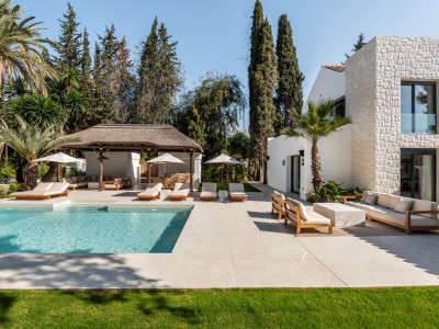 Villa for sale in Las Brisas, Nueva Andalucia