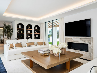 Villa for sale in Las Brisas, Nueva Andalucia