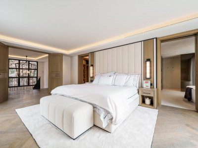 Villa for sale in Las Brisas, Nueva Andalucia