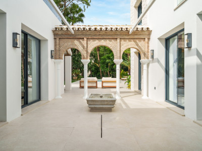 Villa for sale in Las Brisas, Nueva Andalucia