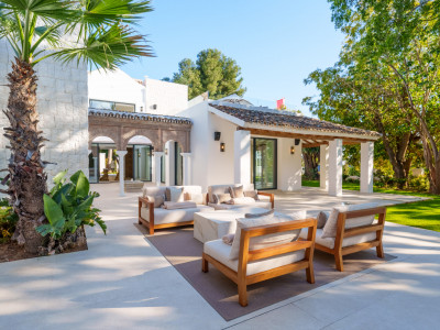 Villa for sale in Las Brisas, Nueva Andalucia