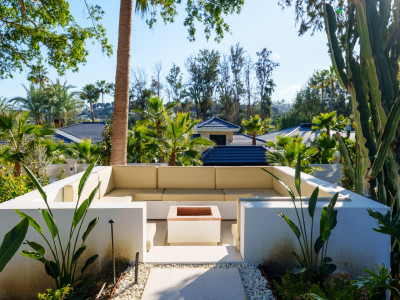 Villa for sale in Las Brisas, Nueva Andalucia