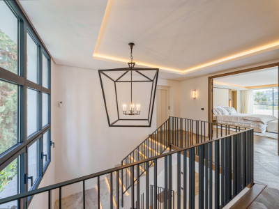 Villa for sale in Las Brisas, Nueva Andalucia