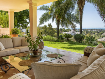 Villa for sale in El Herrojo, Benahavis