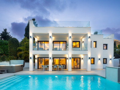 Villa zum Verkauf in Nueva Andalucia