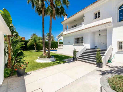 Villa en venta en Atalaya de Rio Verde, Nueva Andalucia