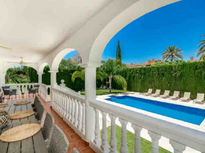Villa zum Verkauf in Atalaya de Rio Verde, Nueva Andalucia