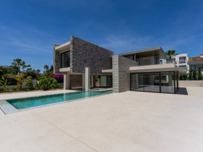 Villa zum Verkauf in Cortijo Blanco, San Pedro de Alcantara