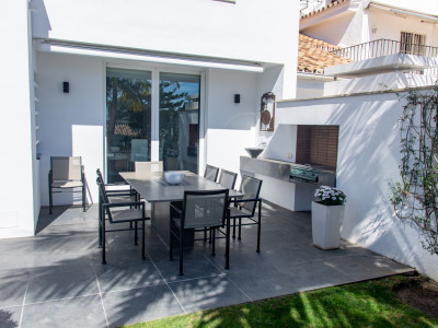Villa en venta en Peñablanca, Nueva Andalucia