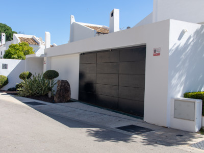 Villa en venta en Peñablanca, Nueva Andalucia