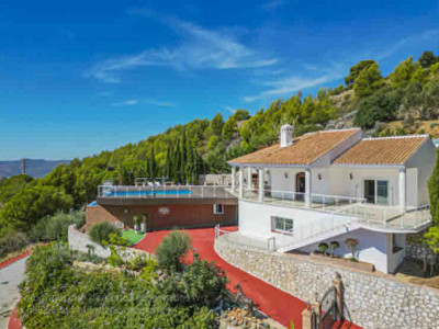 Villa for sale in Valtocado, Mijas