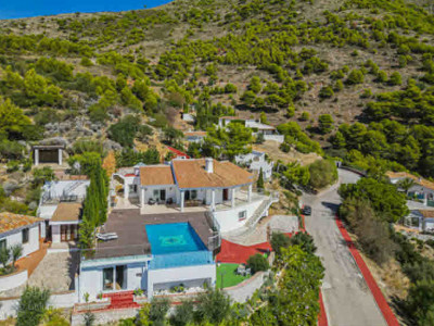 Villa for sale in Valtocado, Mijas