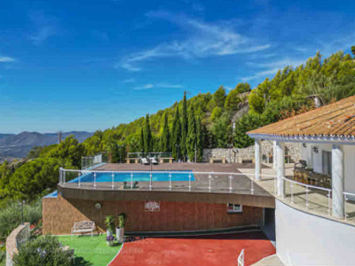 Villa for sale in Valtocado, Mijas