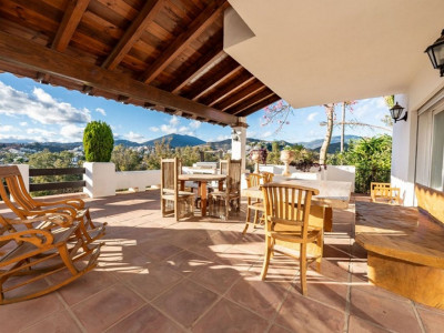 Villa for sale in Nueva Andalucia