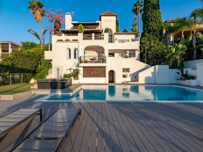 Villa for sale in Nueva Andalucia