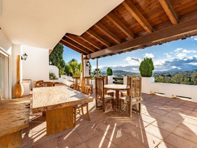 Villa for sale in Nueva Andalucia