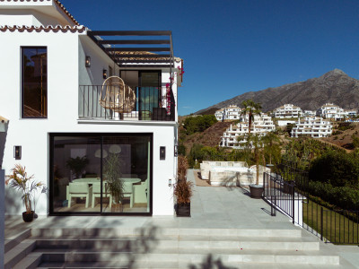 Villa for sale in Los Naranjos Hill Club, Nueva Andalucia