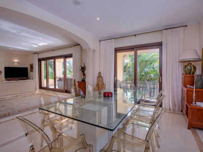 Villa for sale in Los Arqueros, Benahavis