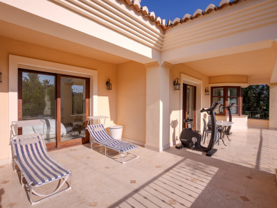 Villa for sale in Los Arqueros, Benahavis