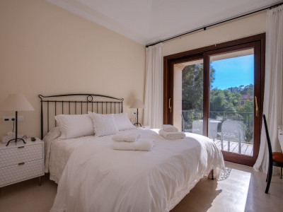 Villa for sale in Los Arqueros, Benahavis