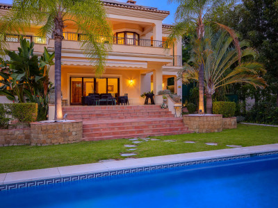 Villa for sale in Los Arqueros, Benahavis