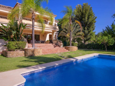 Villa for sale in Los Arqueros, Benahavis