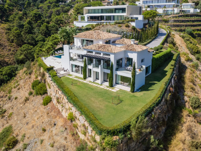 Villa for sale in El Madroñal, Benahavis