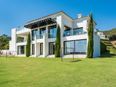 Villa for sale in El Madroñal, Benahavis