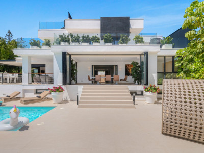 Villa for sale in El Rosario, Marbella East