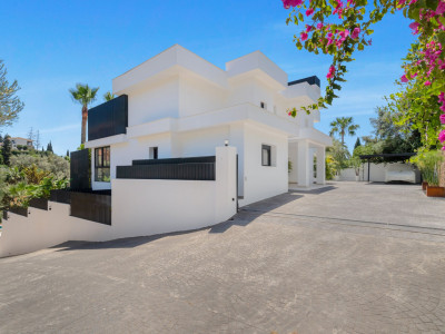 Villa for sale in El Rosario, Marbella East