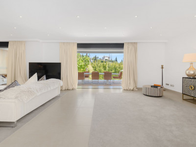 Villa for sale in El Rosario, Marbella East